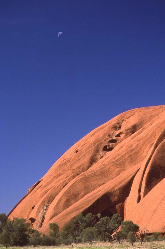 WT 093-03 Australia Ayers Moonset.jpg